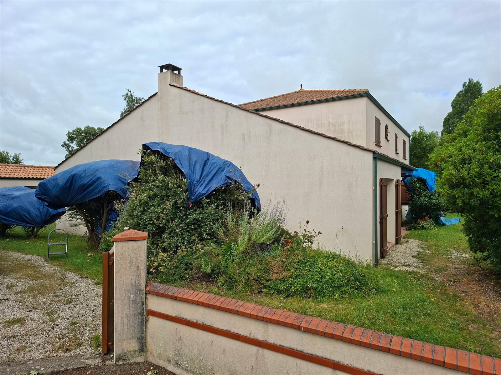Pignon d’une maison individuelle — avant intervention